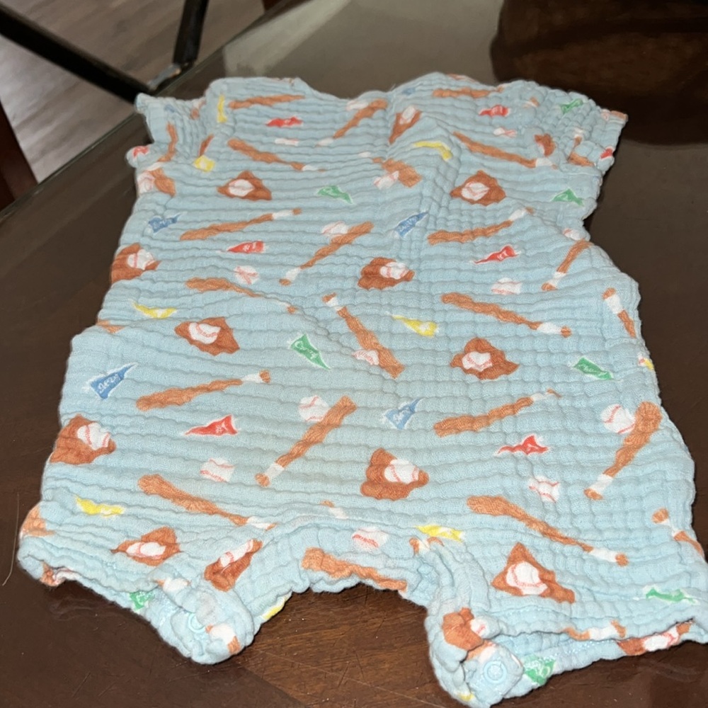 Angel Dear baseball baby outfit - Picture 3 of 3
